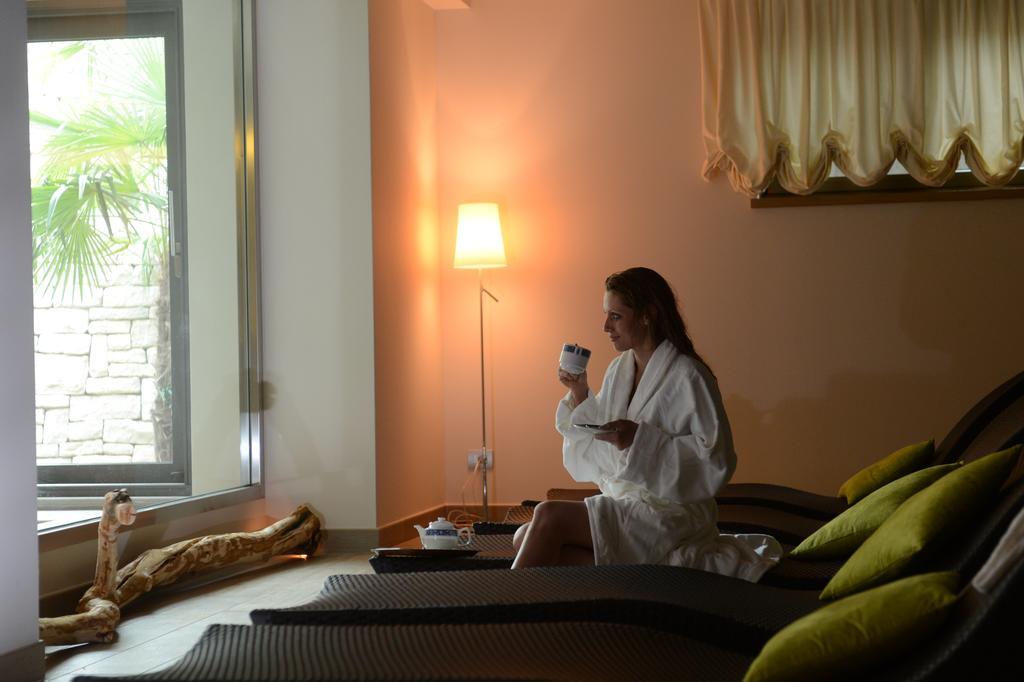 Hotel Ambassador Levico Terme Exteriör bild