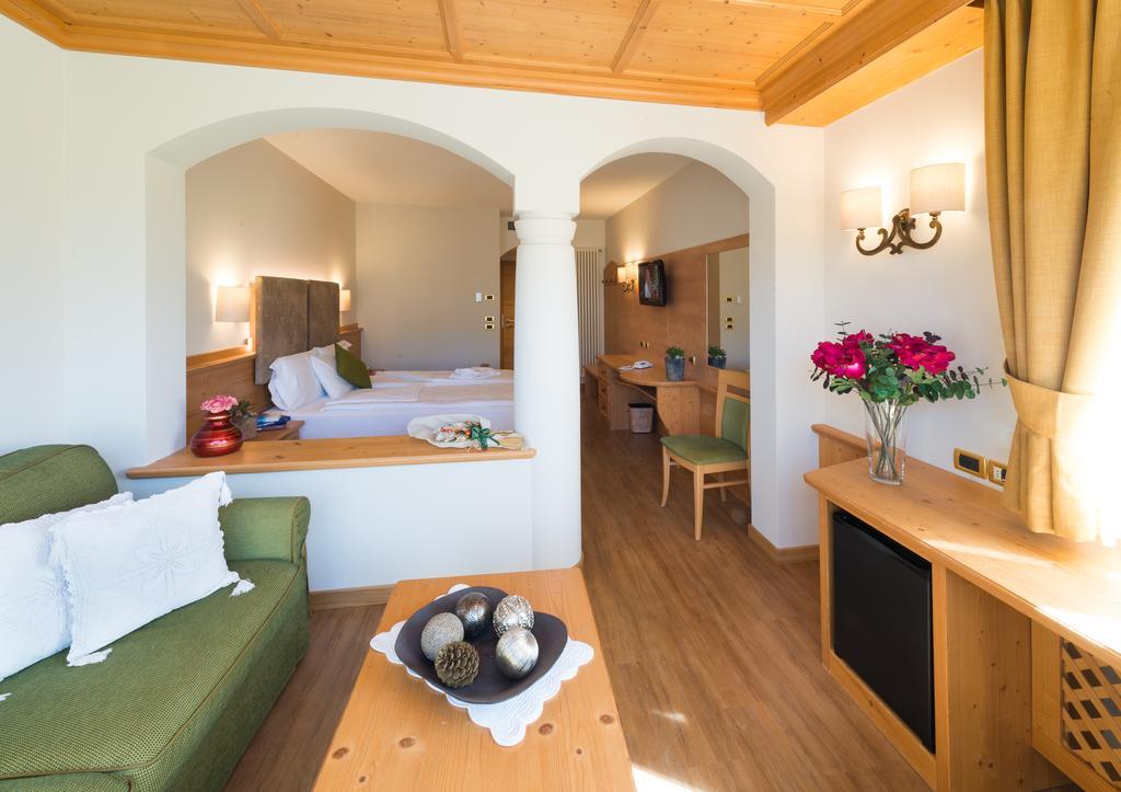 Hotel Ambassador Levico Terme Exteriör bild
