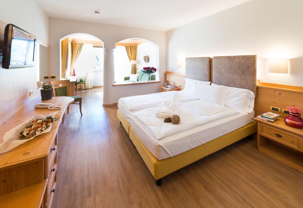 Hotel Ambassador Levico Terme Exteriör bild
