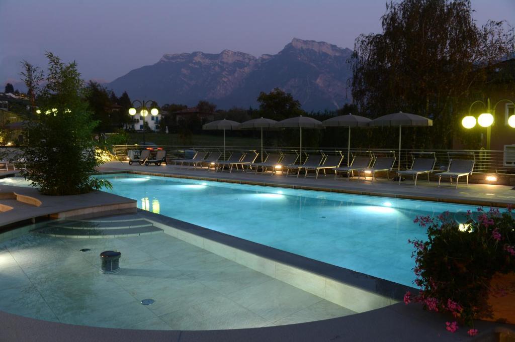 Hotel Ambassador Levico Terme Exteriör bild