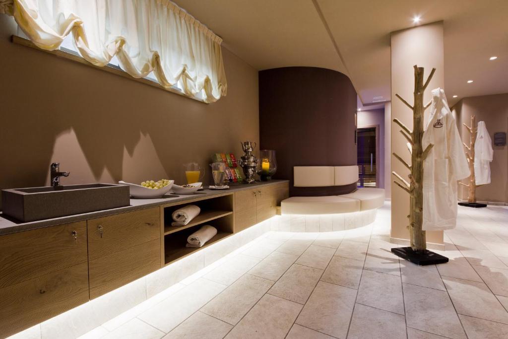 Hotel Ambassador Levico Terme Exteriör bild