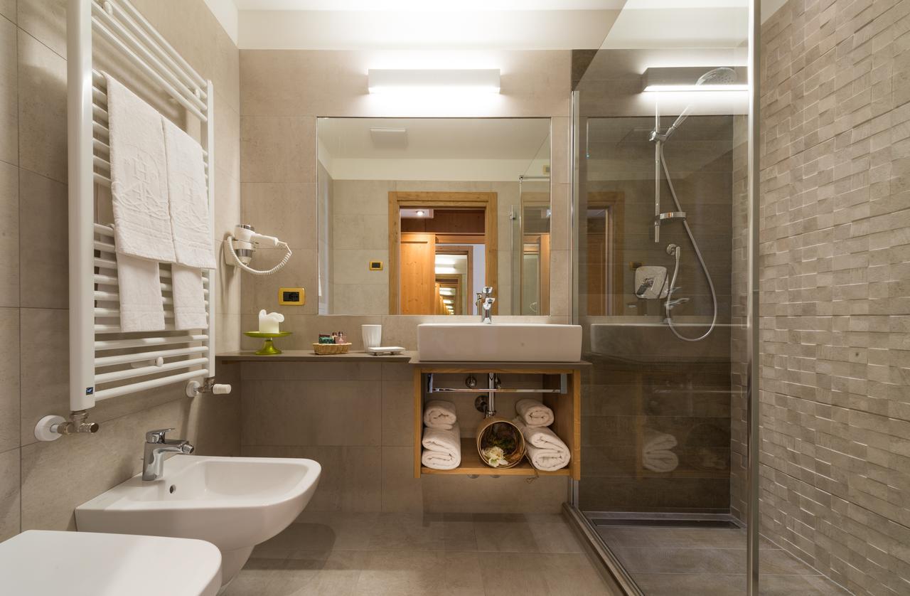 Hotel Ambassador Levico Terme Exteriör bild
