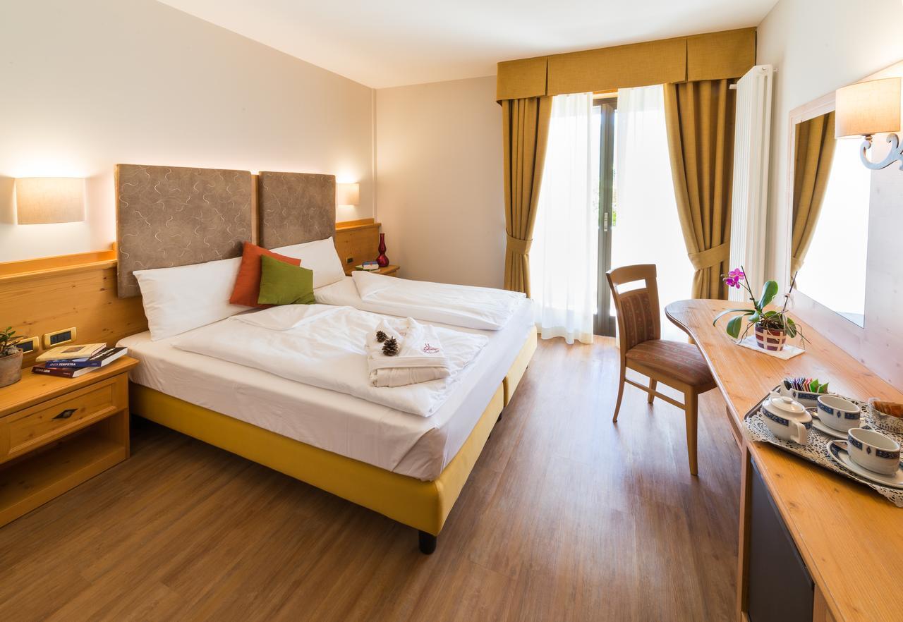 Hotel Ambassador Levico Terme Exteriör bild